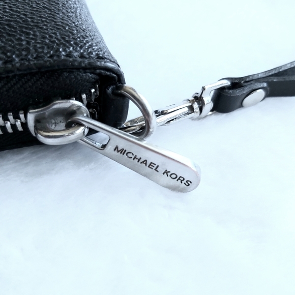 Michael Kors Jet Set Zip around Black Signature Wristlet Wallet - Picture 5 of 15